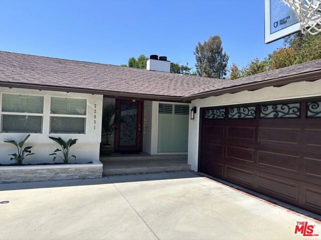 22491 Domingo Road, Woodland Hills CA: https://media.crmls.org/mediaz/61be19fa-56d1-4e9c-8145-8d81aeb5fe37.jpg
