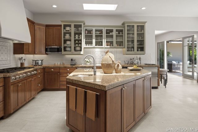 5931 Citadel CIR, La Jolla CA: https://media.crmls.org/mediaz/61be3d46-c27e-4288-9f11-630fbdca0187.jpg