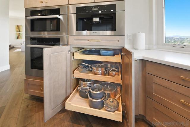 15484 Markar Rd, Poway CA: https://media.crmls.org/mediaz/61c02c3e-5ba1-4c08-99e3-6abaf4d64bbf.jpg
