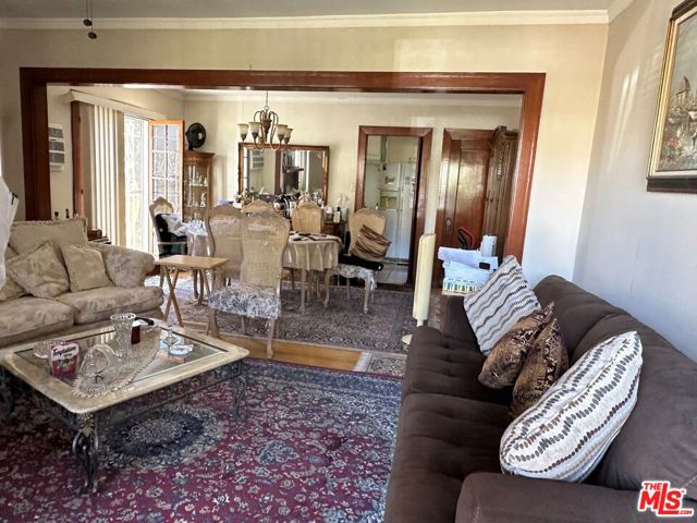 1179 N Berendo Street, Los Angeles CA: https://media.crmls.org/mediaz/61c0a1ba-103e-43f3-999e-5b81997b0acc.jpg