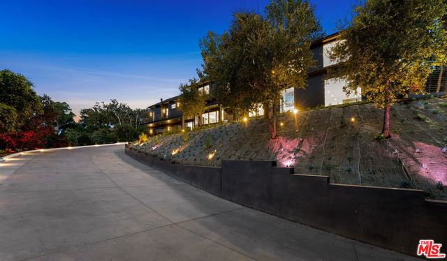 3140 Coldwater Canyon, Studio City CA: https://media.crmls.org/mediaz/61c0a2b8-0597-4352-8289-56c7e26dea9b.jpg