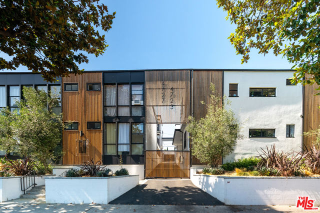 4723 Beverly Boulevard, Los Angeles CA: https://media.crmls.org/mediaz/61c0b4a0-cb72-4741-9fbf-68b9c4e5a11c.jpg
