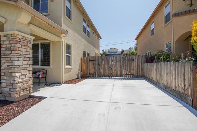 1251 Mulberry Street, Hollister CA: https://media.crmls.org/mediaz/61c16cb4-bd07-42ac-be72-9bdbc6624186.jpg