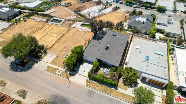 18128 Kingsport Drive, Malibu CA: https://media.crmls.org/mediaz/61c18b7e-71de-4a75-aa30-cdf762908796.jpg