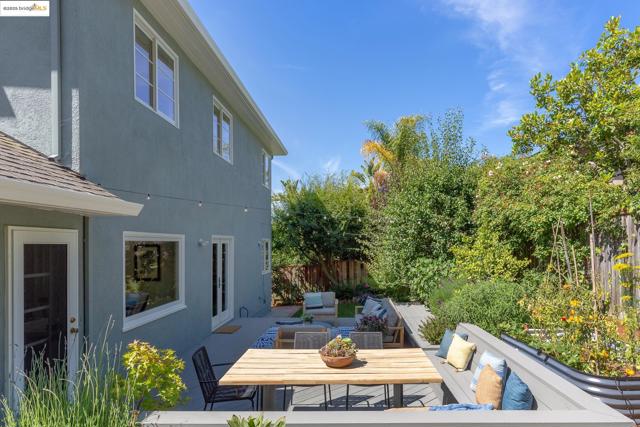 2773 Argyle Street, Oakland CA: https://media.crmls.org/mediaz/61c1d546-93d5-460b-a7db-607fbc1c1a53.jpg