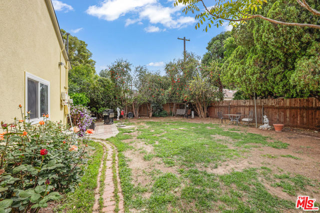 6961 Zelzah Avenue, Reseda CA: https://media.crmls.org/mediaz/61c20a2f-12ab-43f9-9edf-5bfecdcaacf7.jpg