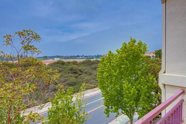 12376 Carmel Country Rd, San Diego CA: https://media.crmls.org/mediaz/61c28486-9ee9-427f-83c6-61a299a73583.jpg