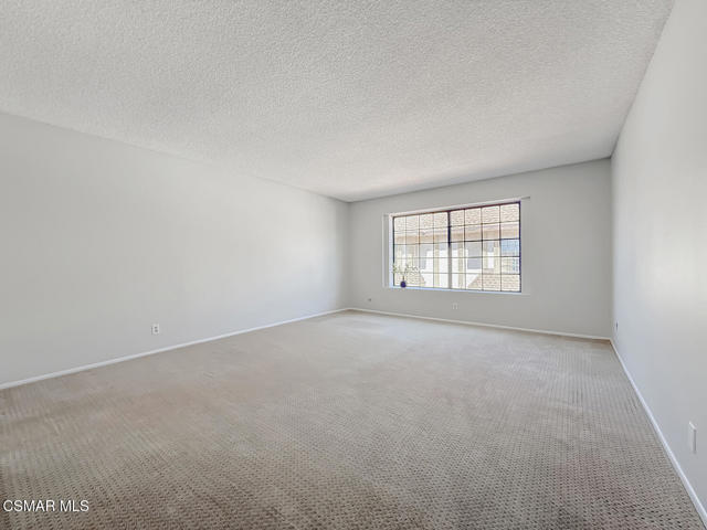 5404 Quakertown Avenue, Woodland Hills CA: https://media.crmls.org/mediaz/61c2c22d-845f-444a-b1d7-f0a6e5e0d1d9.jpg