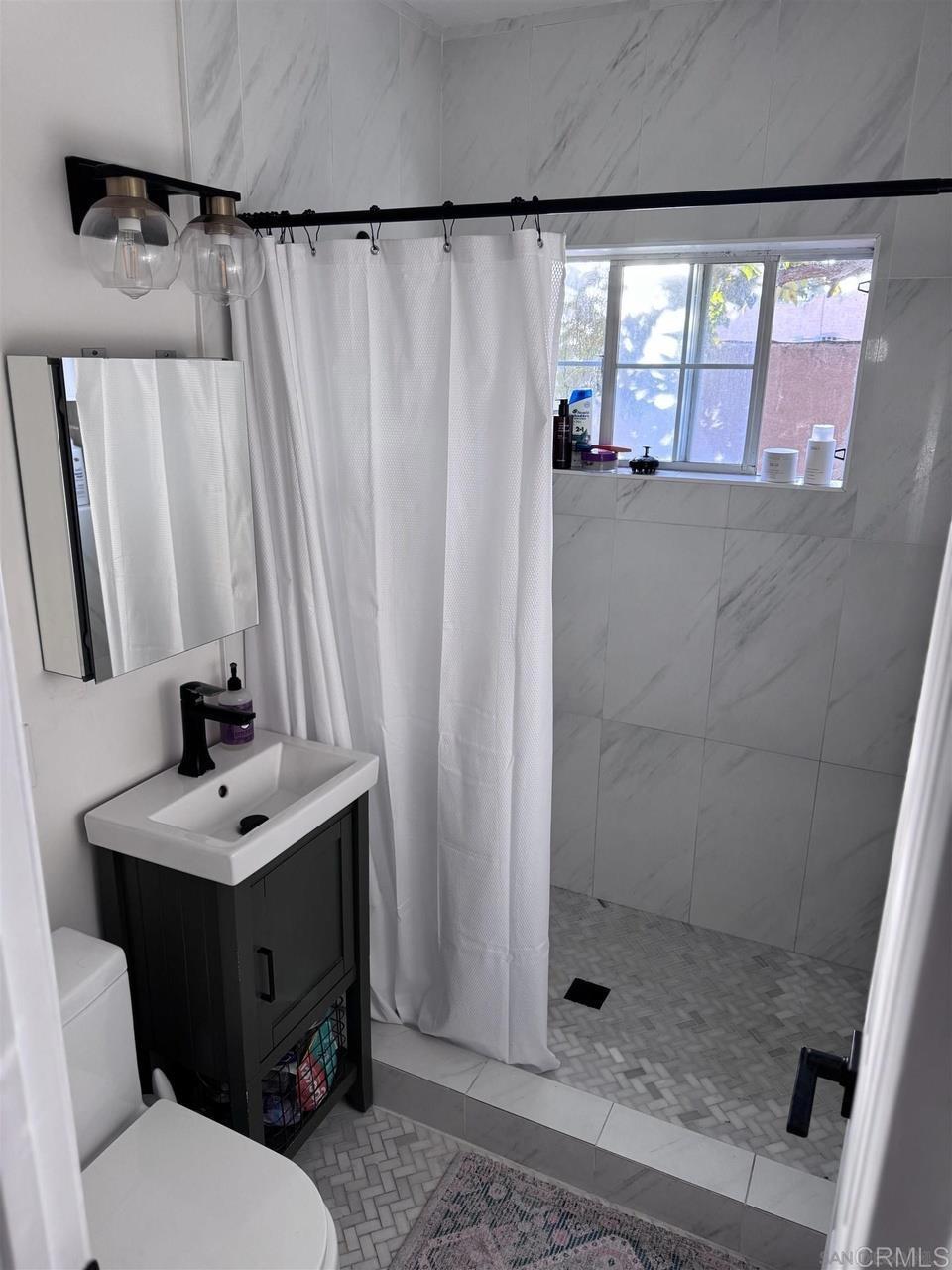 https://media.crmls.org/mediaz/61c2c6d5-dc91-452f-bc4f-5b791f2a6324.jpg?preset=X-Large