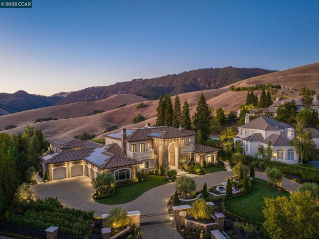940 Eagle Ridge Dr, Danville CA: https://media.crmls.org/mediaz/61c35c15-1a1d-44ed-9743-c011ca6fabde.jpg