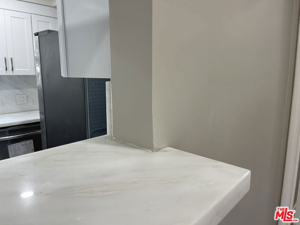 https://media.crmls.org/mediaz/61c3a8dc-30a7-4168-a73f-6fc81f2a5e82.jpg?preset=X-Large