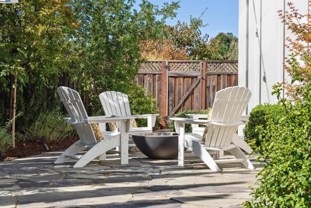 2621 Royal Oaks Dr, Alamo CA: https://media.crmls.org/mediaz/61c40127-7de3-4633-974f-e4f6b475b49a.jpg