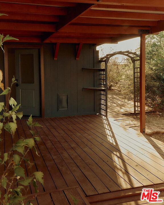 https://media.crmls.org/mediaz/61c4bc65-ddb3-4e6f-b312-16116602ba21.jpg?preset=X-Large