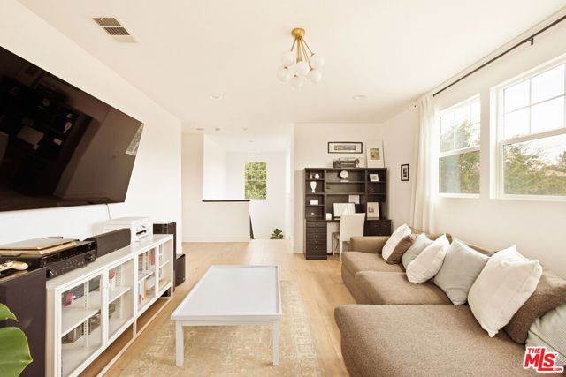 24229 La Montura Drive, Valencia CA: https://media.crmls.org/mediaz/61c64594-1356-430b-81aa-0c2e92fb5719.jpg