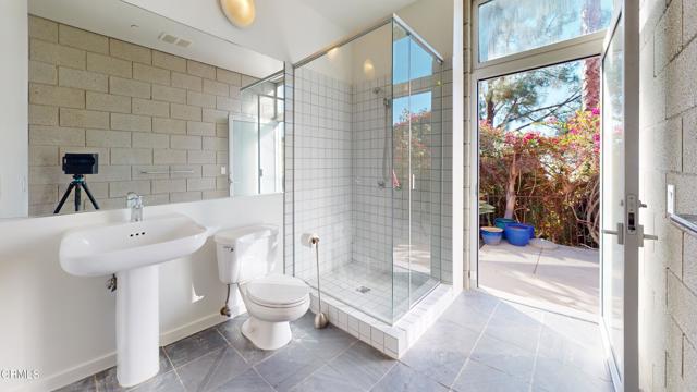 Detail Gallery Image 14 of 20 For 1602 Woodglen Ln, Altadena,  CA 91001 - 3 Beds | 3 Baths