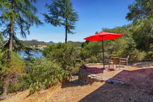 141 Lake Sherwood Drive, Lake Sherwood CA: https://media.crmls.org/mediaz/61c71865-9968-416d-afee-2fd8ddf11c0b.jpg