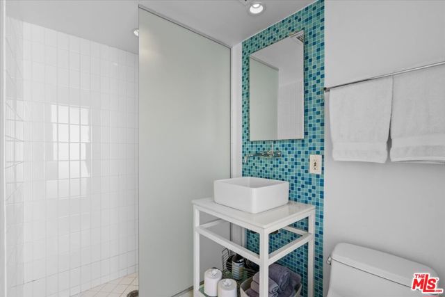 888 E Janet Circle, Palm Springs CA: https://media.crmls.org/mediaz/61c71b2c-3874-4256-a710-bb262224065c.jpg