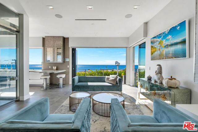 25423 Malibu Road, Malibu CA: https://media.crmls.org/mediaz/61c73b86-e721-44c8-b703-6a98f81fecd4.jpg
