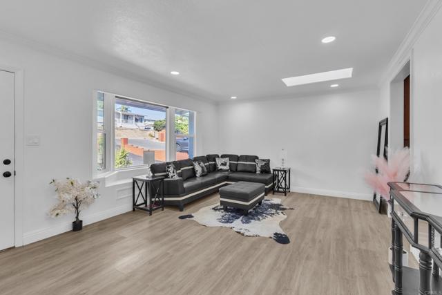 Detail Gallery Image 2 of 40 For 12405 Royal Rd, El Cajon,  CA 92021 - 3 Beds | 3 Baths