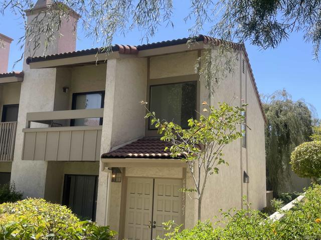 6815 Caminito Mundo, San Diego CA: https://media.crmls.org/mediaz/61c81ef3-3ec8-45c4-b059-b9cbc52dc270.jpg