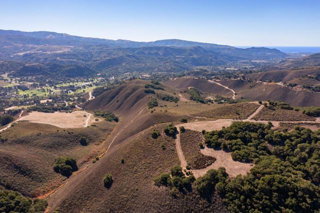 10190 Calle De Robles, Carmel CA: https://media.crmls.org/mediaz/61c89a80-5ca1-44c6-abfc-6d72cbd0e77b.jpg