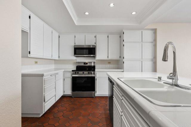 Detail Gallery Image 5 of 45 For 1200 Harbor Dr 16b,  Oceanside,  CA 92054 - 2 Beds | 2 Baths