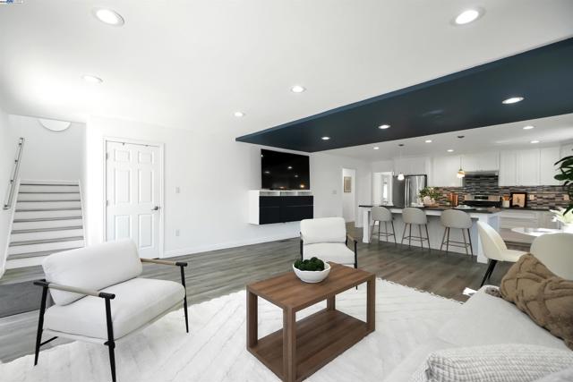 3254 Keith Ave, Castro Valley CA: https://media.crmls.org/mediaz/61c91000-4820-4b50-abbf-0dd1d7cbf458.jpg