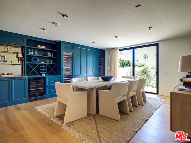 8674 Edwin Drive, Los Angeles CA: https://media.crmls.org/mediaz/61c99748-b6c6-4790-8bec-de30f476540d.jpg