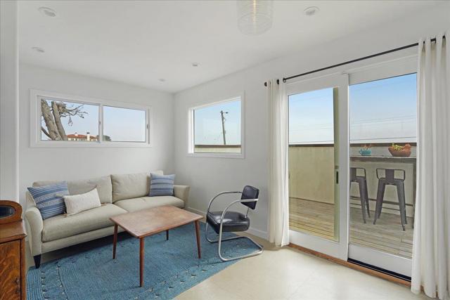 1004 W Cliff Drive, Santa Cruz CA: https://media.crmls.org/mediaz/61c9afca-9145-4f28-9075-3d9d66883eba.jpg