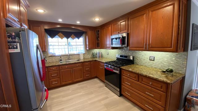 Detail Gallery Image 2 of 10 For 379 Mackay Ave, Ventura,  CA 93004 - 3 Beds | 2 Baths