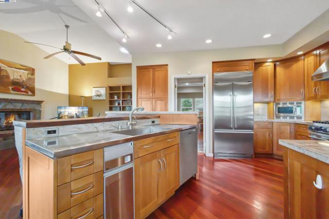 3565 Star Ridge Rd, Hayward CA: https://media.crmls.org/mediaz/61ca2994-9d34-4524-97ed-629cce3fda64.jpg