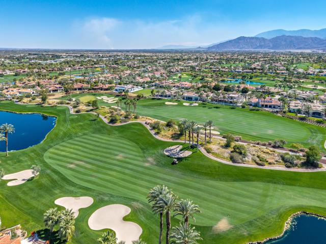 80675 Via Portofino, La Quinta CA: https://media.crmls.org/mediaz/61cb39b8-41a3-4c7a-860c-c9b016968d27.jpg