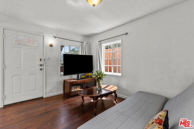 6841 Haywood Street, Tujunga CA: https://media.crmls.org/mediaz/61cb7c96-b29e-4578-b01a-95c759cc1122.jpg