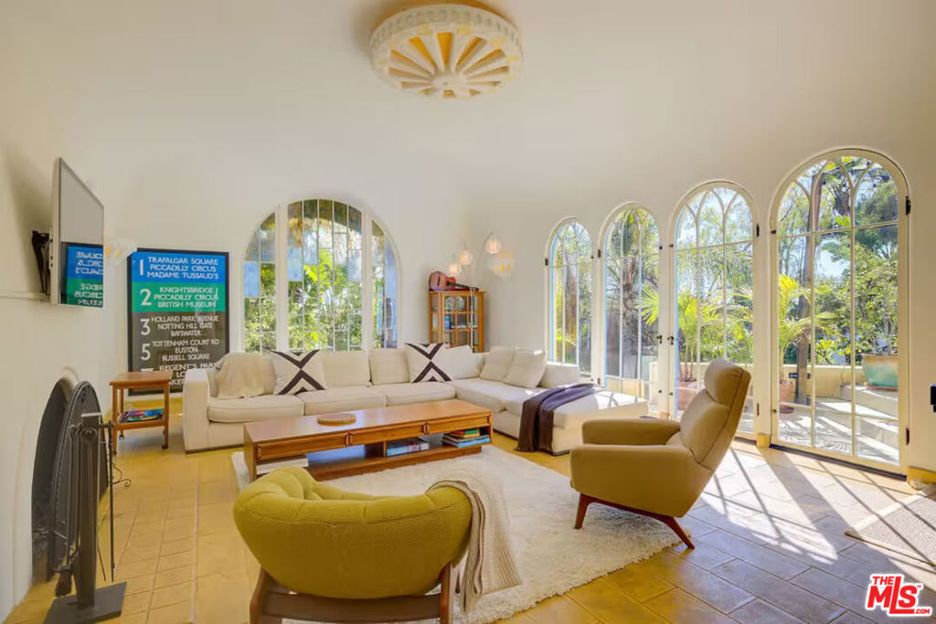 4778 Cromwell Avenue — Spanish