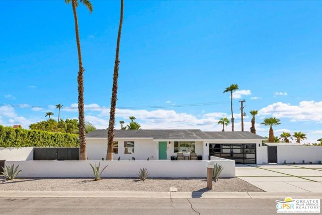 2002 N Whitewater Club Drive, Palm Springs, CA 92262