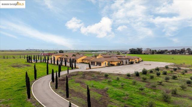 3600 Byer Rd, Byron CA: https://media.crmls.org/mediaz/61cc3c15-f8c0-4fe5-890c-11070aa2147f.jpg