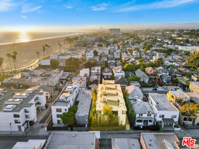25 Brooks Avenue, Venice CA: https://media.crmls.org/mediaz/61ccab16-897d-4286-8ee3-38ed2943d52f.jpg