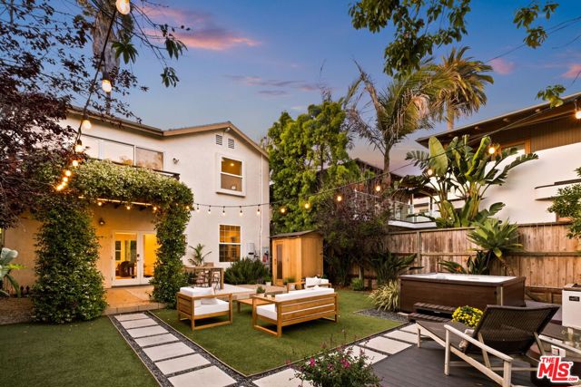 630 Brooks Avenue, Venice CA: https://media.crmls.org/mediaz/61ccdbf0-8ad7-4393-8f2d-1581039874ca.jpg