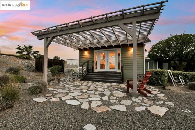 9050 Deer Valley Rd, Brentwood CA: https://media.crmls.org/mediaz/61ccfacd-305e-47d9-b999-3175feafe372.jpg