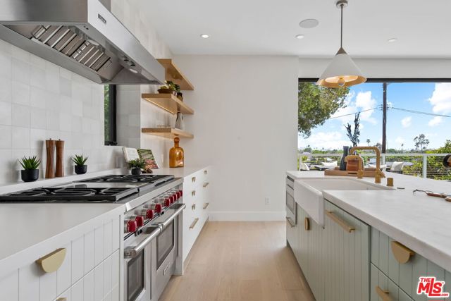 13048 Rose Avenue, Los Angeles CA: https://media.crmls.org/mediaz/61cd0398-4982-4034-8c1e-0c408c20d4dc.jpg