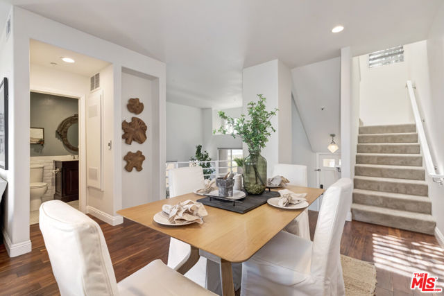 1630 E Palm Avenue, El Segundo CA: https://media.crmls.org/mediaz/61cd2295-42dd-4219-8d12-9d6621a4949a.jpg