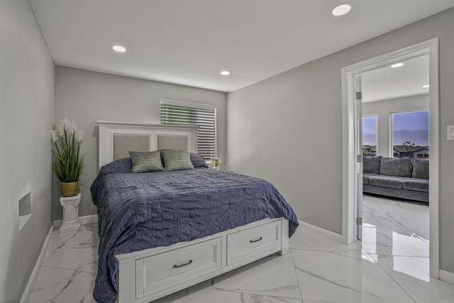 Detail Gallery Image 14 of 27 For 921 Hillcrest Pl, Oceanside,  CA 92058 - 3 Beds | 2 Baths