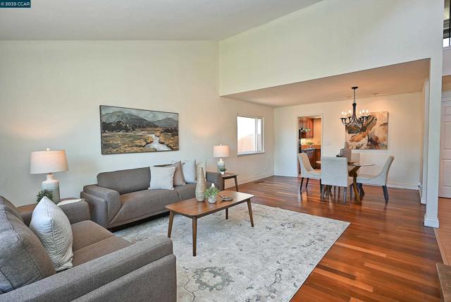 5091 Saint Celestine Ct, Concord CA: https://media.crmls.org/mediaz/61cd7996-380e-43e8-ba43-8d0535ea1e6b.jpg