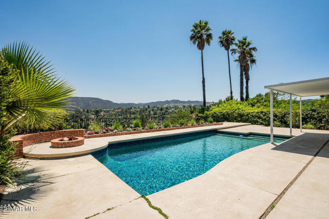 18854 Edleen Drive, Tarzana CA: https://media.crmls.org/mediaz/61cd8a7f-c5a2-4965-a087-af6a2bcaf58c.jpg
