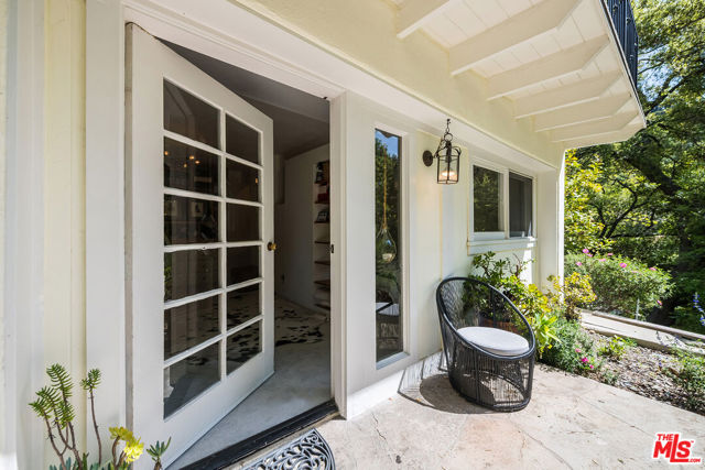 1205 N Beverly Glen Boulevard, Los Angeles CA: https://media.crmls.org/mediaz/61ce7f99-a7fb-499b-a8a9-6f4f34631387.jpg