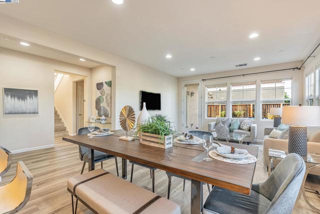 5801 Flora Cmn, Livermore CA: https://media.crmls.org/mediaz/61cf465d-36fc-4ac5-9782-6388c75ac54f.jpg