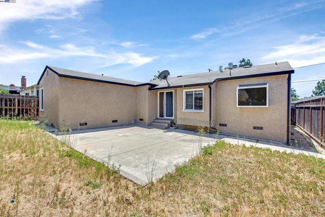 22013 Queen St, Castro Valley CA: https://media.crmls.org/mediaz/61cfd2b2-e860-4064-94af-ae665e0505cc.jpg