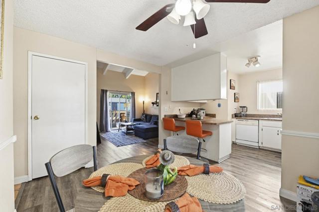 2566 White Oak Pl, Escondido CA: https://media.crmls.org/mediaz/61cfe9db-9956-48dd-97da-d56cc8b9cae4.jpg