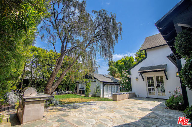 908 Malcolm Avenue, Los Angeles CA: https://media.crmls.org/mediaz/61d01832-aa93-490e-b76e-0574f10b433d.jpg