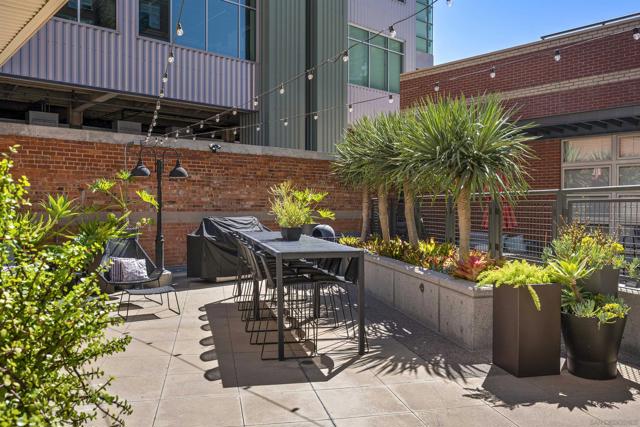 877 Island Avenue, San Diego CA: https://media.crmls.org/mediaz/61d01bfb-ce7a-4433-9556-e92983822c8c.jpg